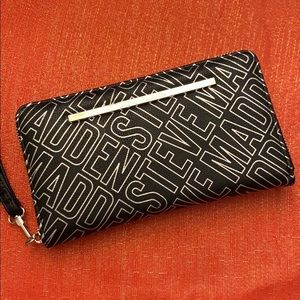 STEVE MADDEN wallet/wristlet clutch